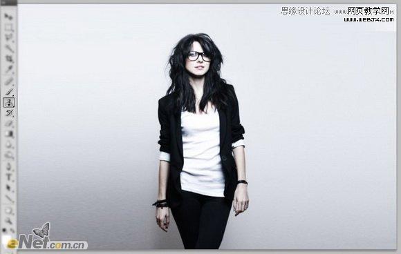 Photoshop打造柔美的红光潮流人物海报网页教学网