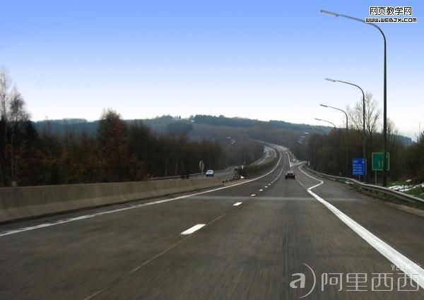 PS照片合成教程:着火的疯狂F1赛车_ali xixi.com